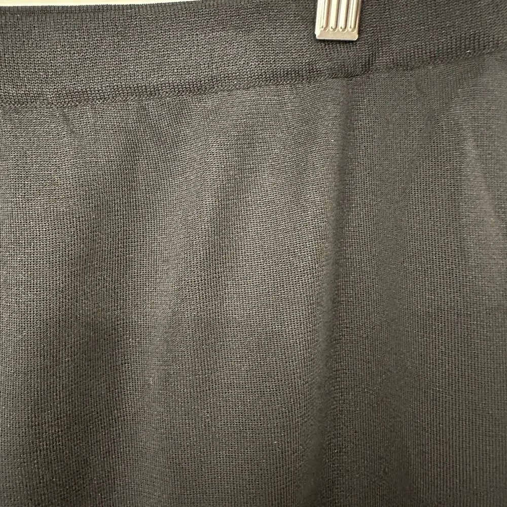 Ming Wang Black Knee-Length Knit Straight Skirt